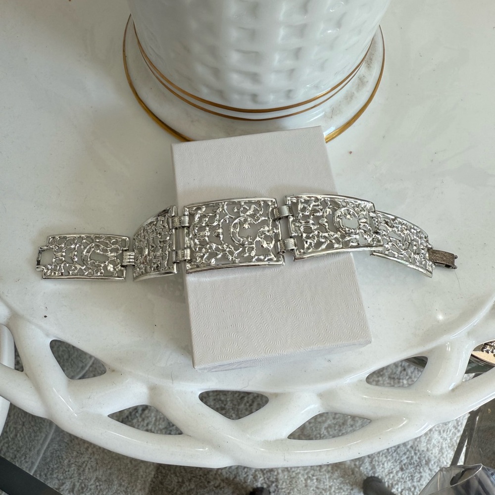 Sarah Coventry Silver Tone Frozen Lace Filigree Panel Bracelet 1960’s